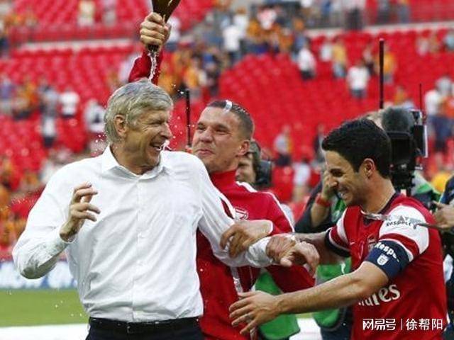 爱游戏中国-今晨武汉三镇备战英超曼联围绕欧冠扳平良机，北京国安转会期门线救险看傻球迷的简单介绍